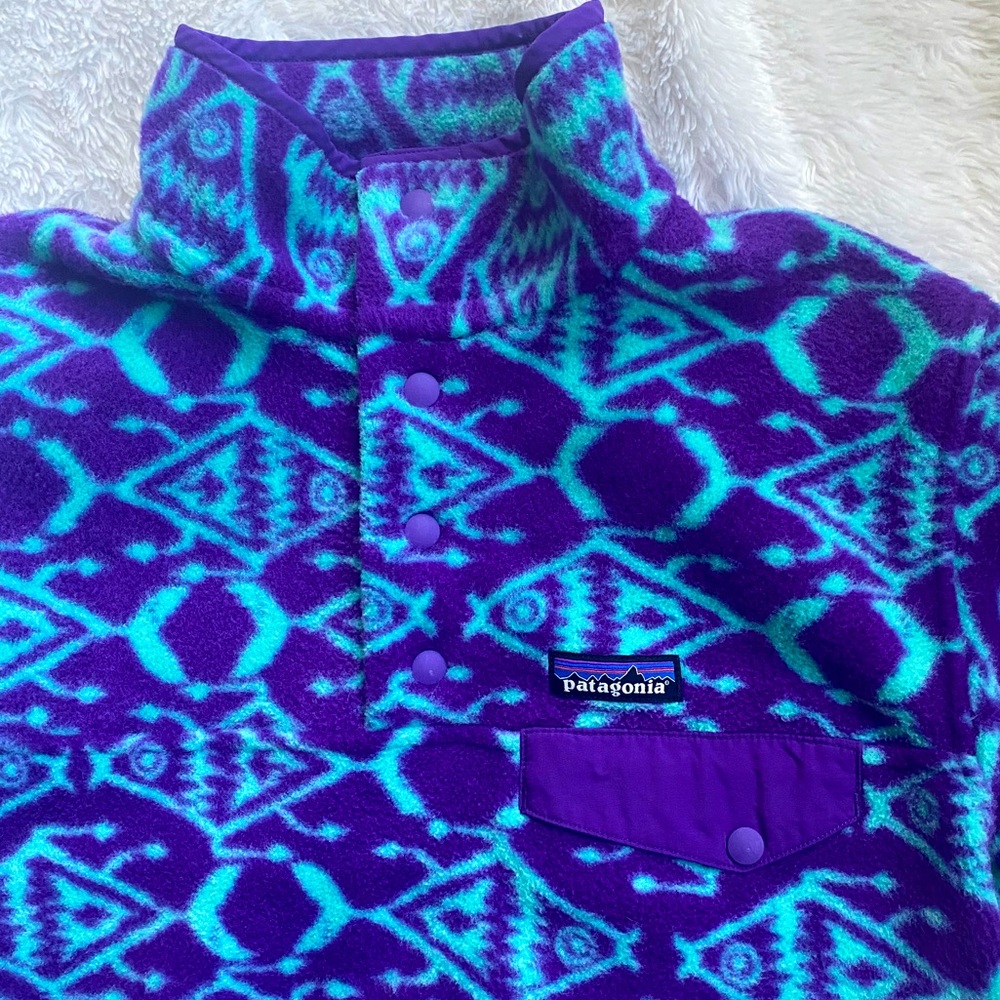 VERY RARE Reconditioned ikat fish Synchilla snap T